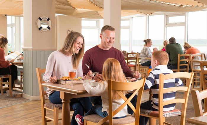 Boathouse Bar & Restaurant
